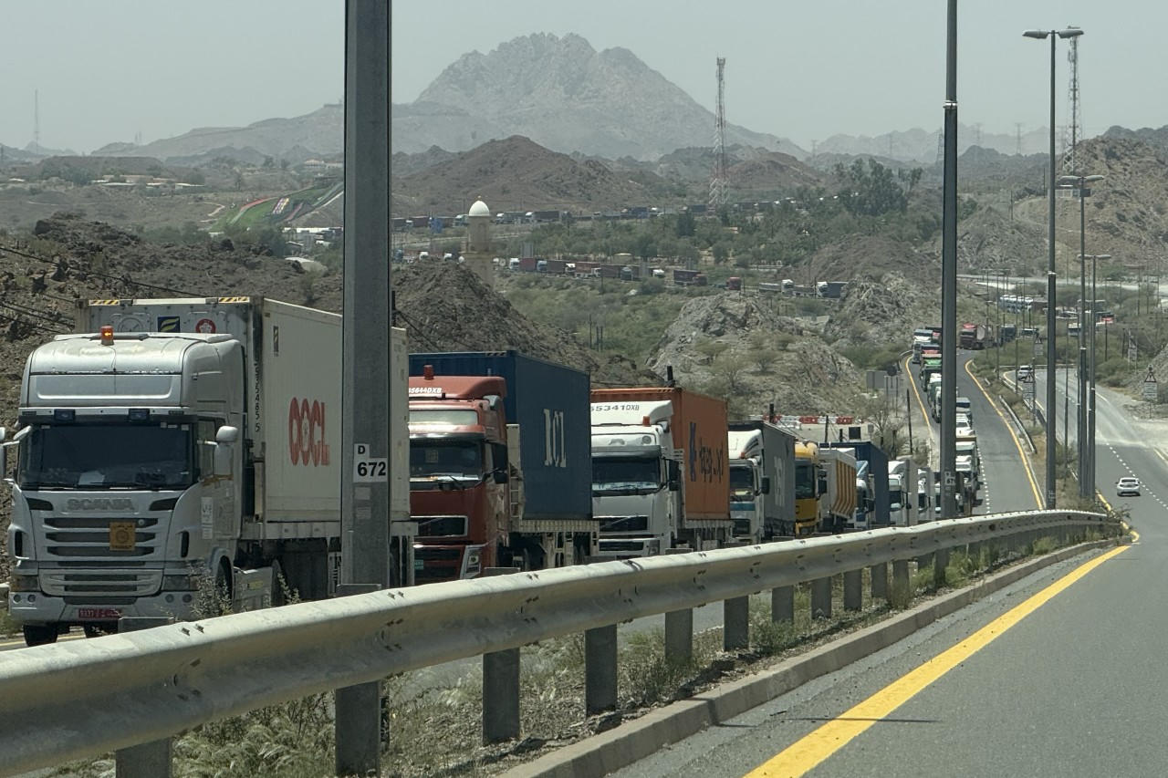 قوافل النقل على الطرق السريعة